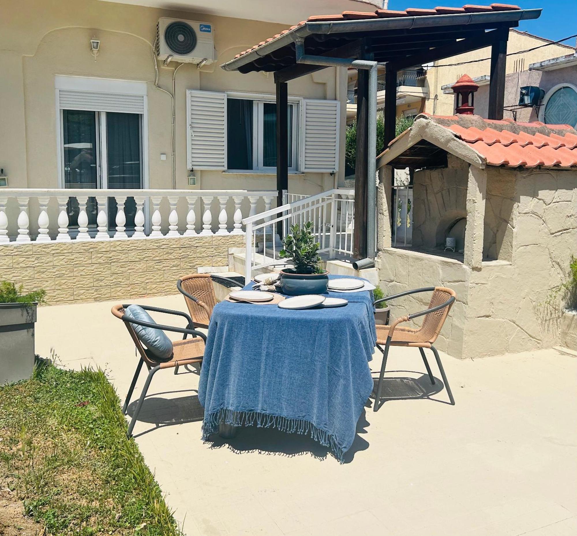 Next To The Beach Apartments Ofrinion Exterior photo